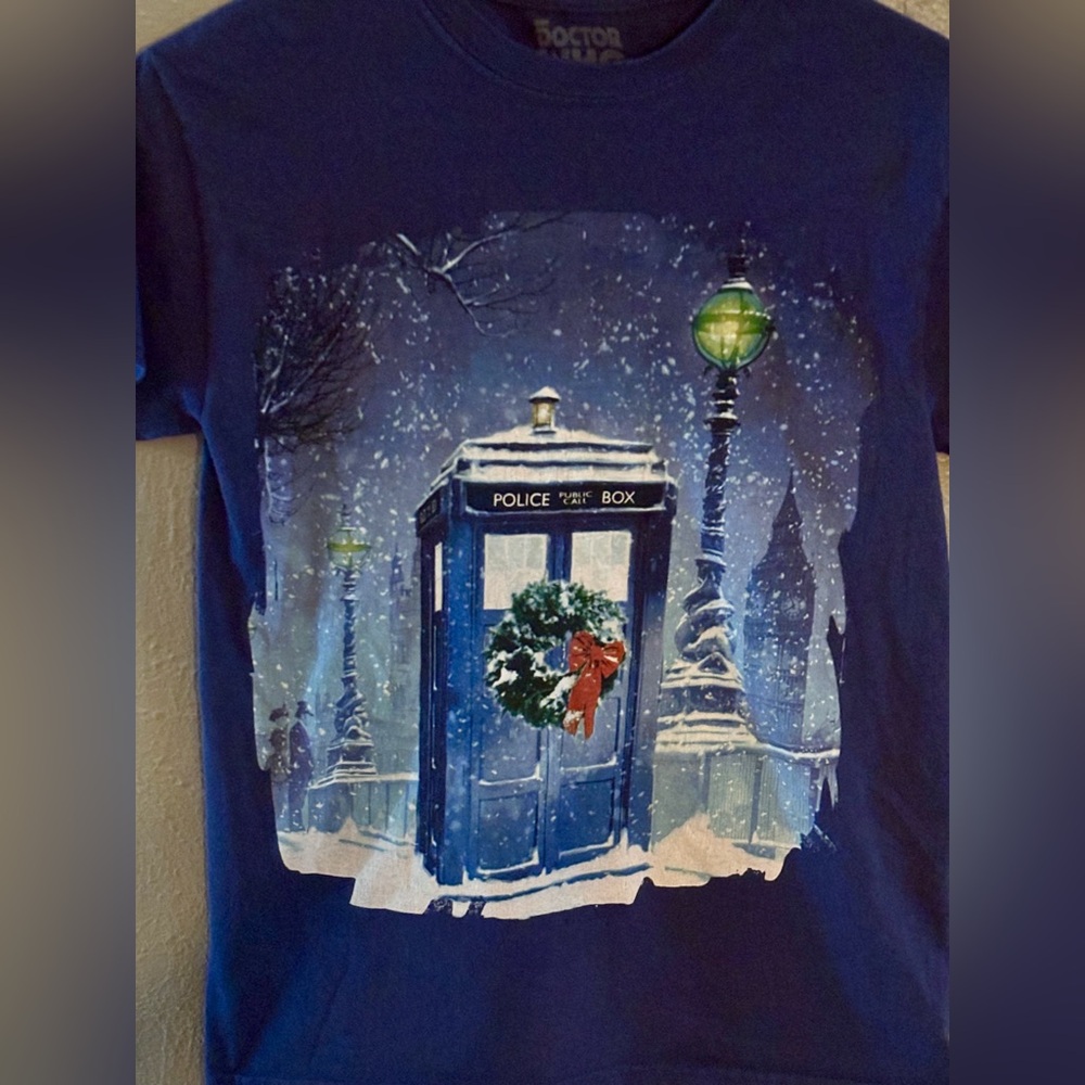 Dr. Who - Christmas T-shirt- Size: Small